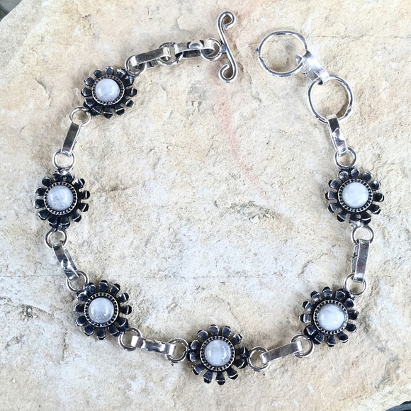 White rock quartz daisy link bracelet - Picture 1 of 5
